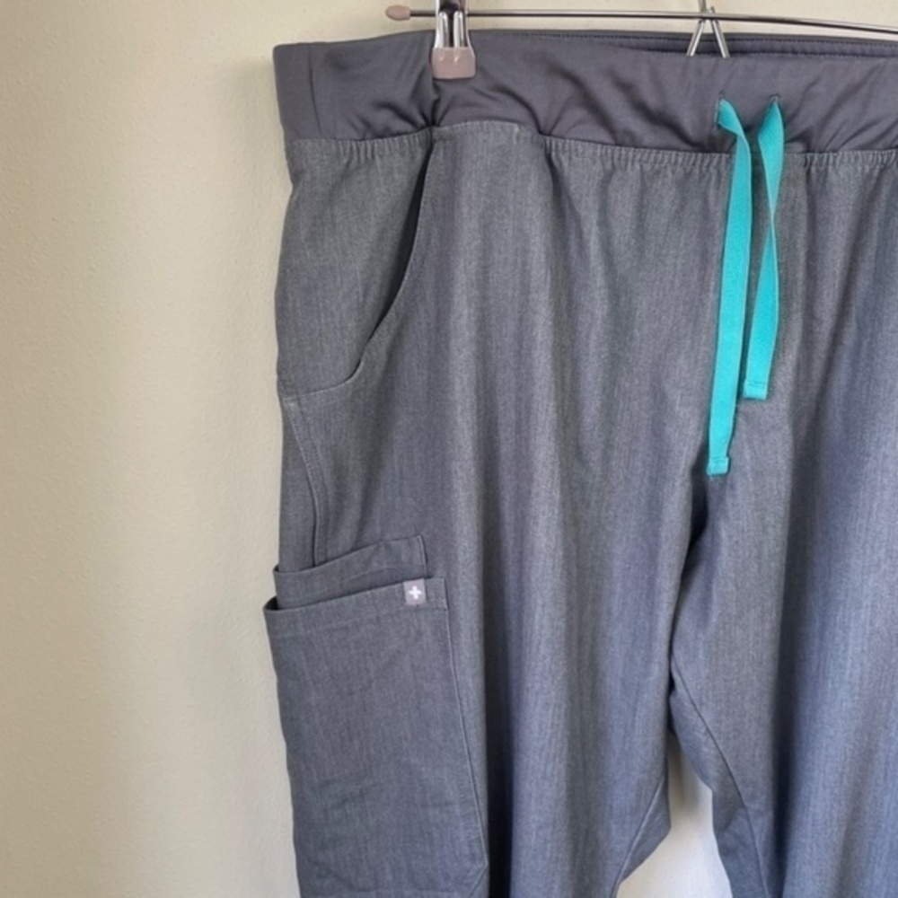 Figs Kade Cargo Scrub‎ Pants - Picture 5 of 8